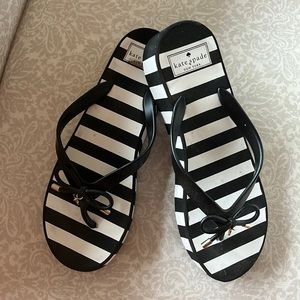 Kare Spade black and white platform sandels